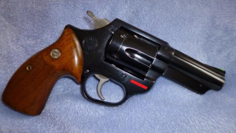 Hola muy buenas vendo revolver Astra de 3 pulgadas calibre 357 magnum. Guiado en licencia A.

El arma 11