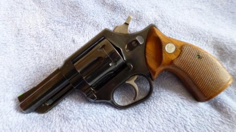 Hola muy buenas vendo revolver Astra de 3 pulgadas calibre 357 magnum. Guiado en licencia A.

El arma 10