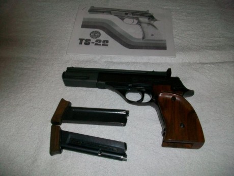 En Madrid, vendo pistola Astra TS 22, calibre 22 LR, perfecto estado estético y de funcionamiento, 2 cargadores, 02