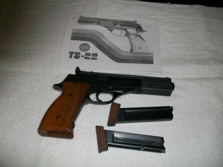 En Madrid, vendo pistola Astra TS 22, calibre 22 LR, perfecto estado estético y de funcionamiento, 2 cargadores, 00