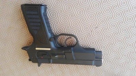 Pues la tengo cogiendo polvo en el armero tiro muy poco con la 9 mm y utilizo una colt esta esta practicamente 00