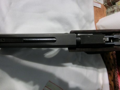 Vendo pistola cal.22 Unique DES 69 U.
Está en buenas condiciones ,no tiene oxidos ni desgastes apreciables 01