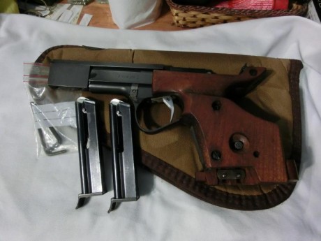 Vendo pistola cal.22 Unique DES 69 U.
Está en buenas condiciones ,no tiene oxidos ni desgastes apreciables 00