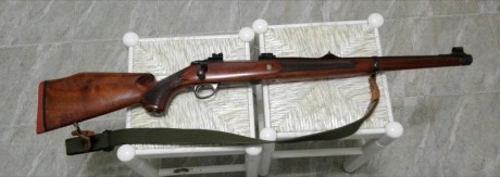 vendo por hacer sitio en armero rifle de cerrojo sako stuzen,el modelo AV.en calibre 300.lleva monturas 00