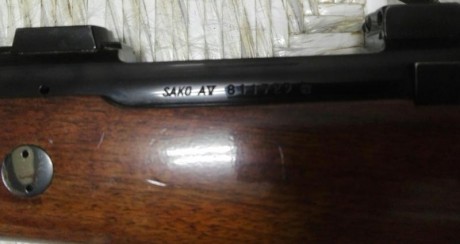 vendo por hacer sitio en armero rifle de cerrojo sako stuzen,el modelo AV.en calibre 300.lleva monturas 12