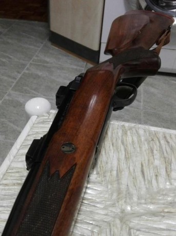 vendo por hacer sitio en armero rifle de cerrojo sako stuzen,el modelo AV.en calibre 300.lleva monturas 11