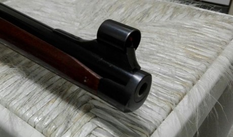 vendo por hacer sitio en armero rifle de cerrojo sako stuzen,el modelo AV.en calibre 300.lleva monturas 22