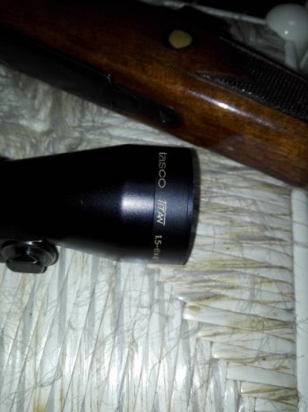 vendo por hacer sitio en armero rifle de cerrojo sako stuzen,el modelo AV.en calibre 300.lleva monturas 20