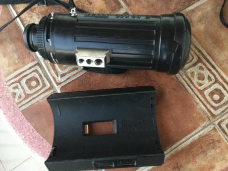 Se trata de un magnifico visor terrestre Carl Zeiss catadrioptico ( espejo interior que reduce a la mitad 10