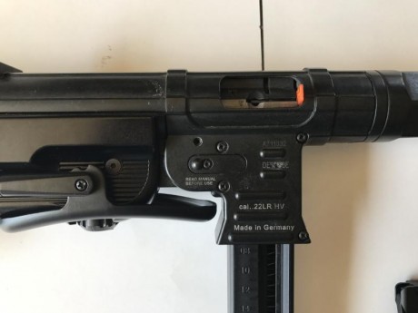 Mas fotos en el ultimo mensaje.Se vende réplica de subfusil MP40 en calibre .22LR
El vendedor es un amigo 02