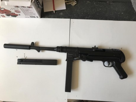 Mas fotos en el ultimo mensaje.Se vende réplica de subfusil MP40 en calibre .22LR
El vendedor es un amigo 11