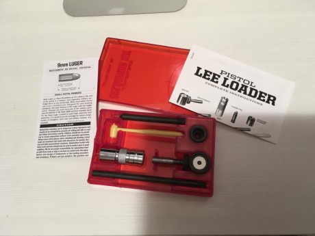 Buenas tardes, pongo varias cosas en venta.

Kit lee loader 9mm luger prácticamente nuevo: 30 euros
Kit 02