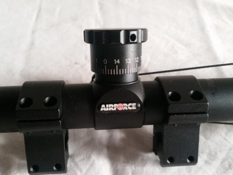 Casi sin uso, en su caja original y con su manual.
Con las anillas que se ve en la foto.

Visor AIRFORCE 02