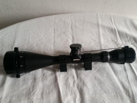 Casi sin uso, en su caja original y con su manual.
Con las anillas que se ve en la foto.

Visor AIRFORCE 00