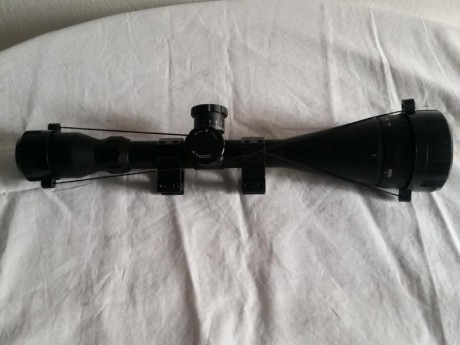 Casi sin uso, en su caja original y con su manual.
Con las anillas que se ve en la foto.

Visor AIRFORCE 12