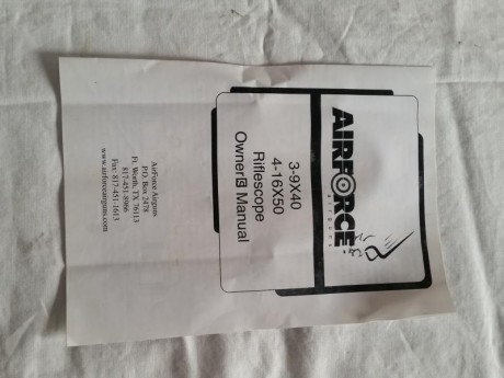 Casi sin uso, en su caja original y con su manual.
Con las anillas que se ve en la foto.

Visor AIRFORCE 10