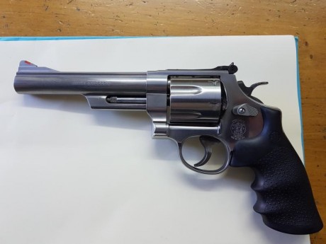 Un amigo, peleado con la informática, me encarga que ponga a la venta un arma dificil de conseguir, es 01