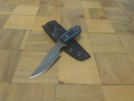 Acero D2
Longitud filo: 6.3cm
Longitud total: 14.2cm
Grosor: 3mm
Cachas de G10
Acabado al ácido.
Precio: 01