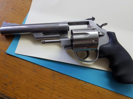 Un amigo, peleado con la informática, me encarga que ponga a la venta un arma dificil de conseguir, es 11