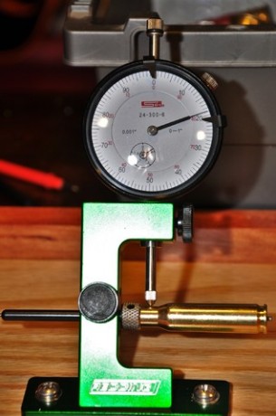 Hola. Compraria un útil/herramienta para el rectificado exterior del cuello de las vainas. Necesito que 01