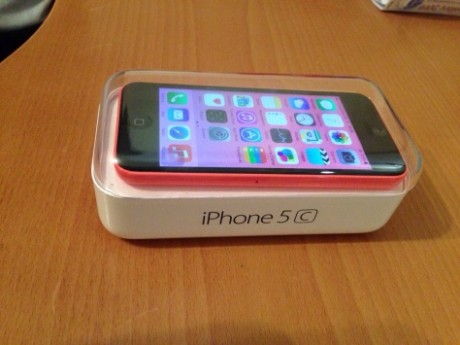 Cambio movil iphone 5 C color rosa es libre 16 gb y una katana de cold steel acero carbono 1055 muy afilada 00