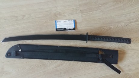 Cambio movil iphone 5 C color rosa es libre 16 gb y una katana de cold steel acero carbono 1055 muy afilada 10