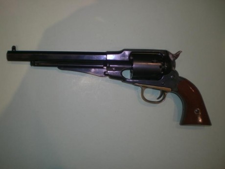 Vendo revólver de avancarga San Marcos, calibre 44, guiado en AE. 
Precio: 135 euros, portes incluidos.
Por 01