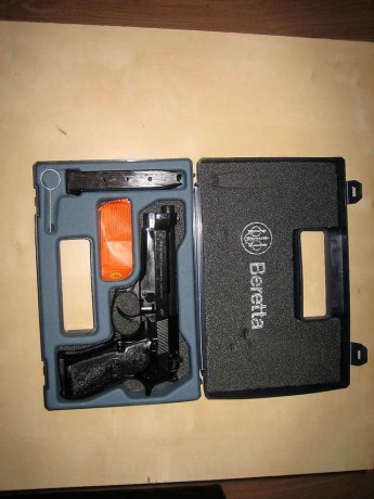 Pues eso Beretta 92fs 9 mm con carro 22 lr. Estado IMPECABLE. 450euros. 02