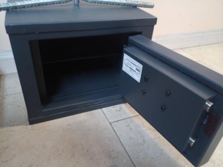 Buenas a tod@s.

Vendo un armero para 6 armas cortas de nivel 3 en estado nuevo sin estrenar. Pido por 01