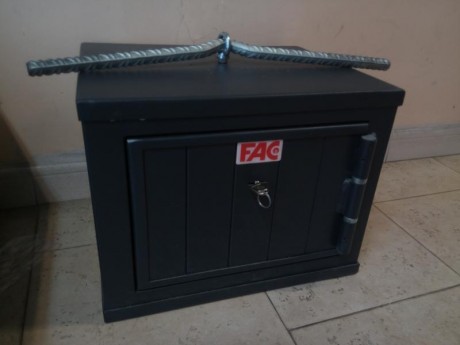 Buenas a tod@s.

Vendo un armero para 6 armas cortas de nivel 3 en estado nuevo sin estrenar. Pido por 00