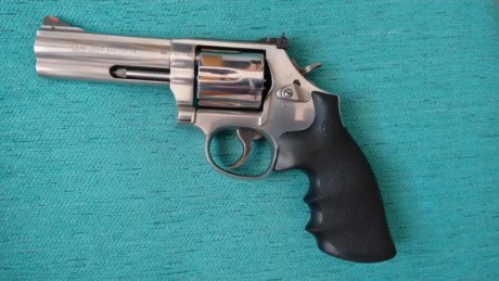 Vendo revolver Smith Wesson, modelo 686 inoxidable, cuatro pulgadas, calibre 357 Magnum o 38 especial, 02