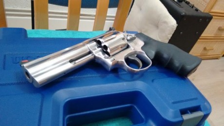 Vendo revolver Smith Wesson, modelo 686 inoxidable, cuatro pulgadas, calibre 357 Magnum o 38 especial, 12