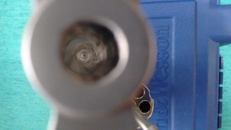 Vendo revolver Smith Wesson, modelo 686 inoxidable, cuatro pulgadas, calibre 357 Magnum o 38 especial, 31