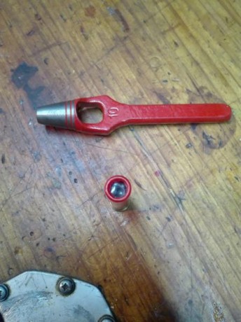 Buenos dias
Tengo una escopete saiga calibre 410 le he comprado un chokes estriado para bala  he estado 70