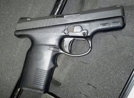 En 200€ con dos cargadores, maletín y funda fobus,en perfecto estado de uso, el arma se encuentra en Barcelona. 00