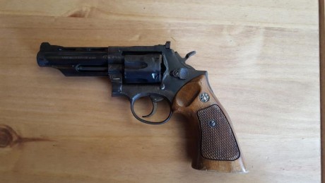 Hola vendo un revolver llama del calibre 38 funciona muy bien pero esta algo feo la persona que lo tenía 01