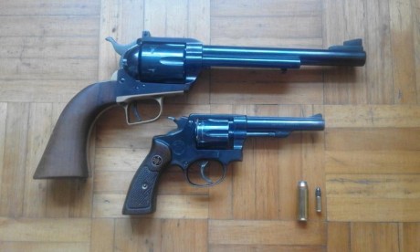 Vendo revolver Super Dakota, calibre 44 Mag., en perfecto estado estético, mecanico y funcional.
Se puede 01