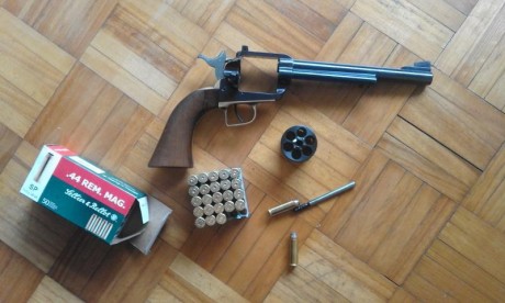 Vendo revolver Super Dakota, calibre 44 Mag., en perfecto estado estético, mecanico y funcional.
Se puede 21