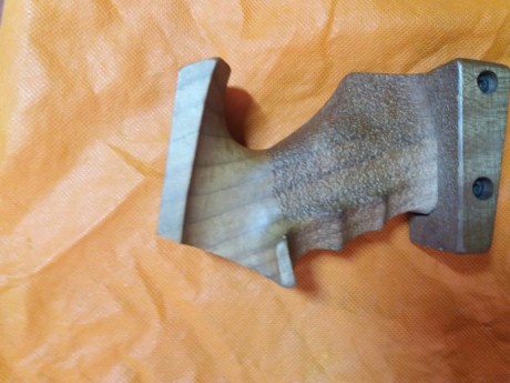 Buenas, pues eso, que se vende cacha zurdo marca Morini para walther gsp, talla L, podria valer para una 02