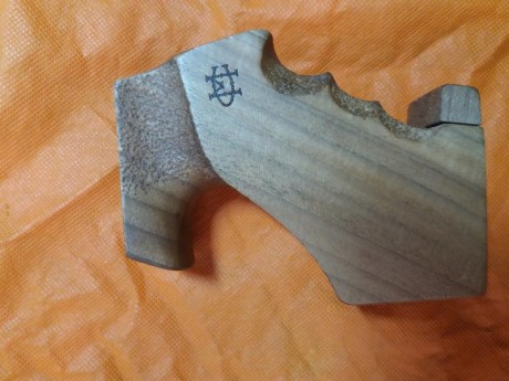 Buenas, pues eso, que se vende cacha zurdo marca Morini para walther gsp, talla L, podria valer para una 00