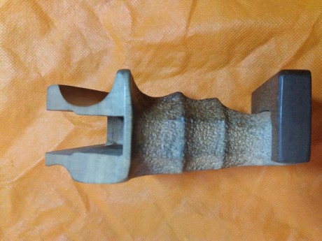 Buenas, pues eso, que se vende cacha zurdo marca Morini para walther gsp, talla L, podria valer para una 11