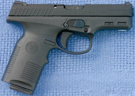 190€ con dos cargadores de 10,, funda fobus y maletín original, el  arma se encuentra en Barcelona 01