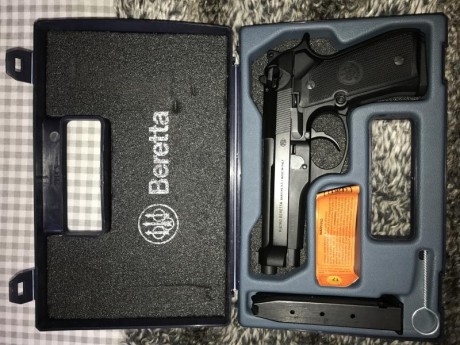 Pues eso Beretta 92fs 9 mm con carro 22 lr. Estado IMPECABLE. 450euros. 61