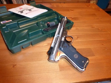 Vendo pistola Ruger .22, MK III.Hunter. completamente nueva, Cachas Crimson Laser. La vendo por dejar 00
