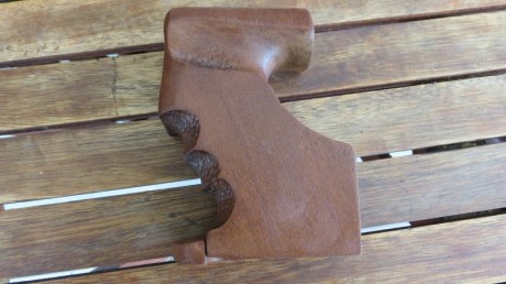 Vendo cacha anatómica para pistola HAMMERLI 280 talla M/L o incluso menos ya que es regulable yo tengo 01