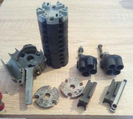 Buenas, vendo todos los accesorios que tengo de recarga. Hay maquina, dies y puntas. Estan tal y como 01