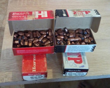 Buenas, vendo todos los accesorios que tengo de recarga. Hay maquina, dies y puntas. Estan tal y como 31