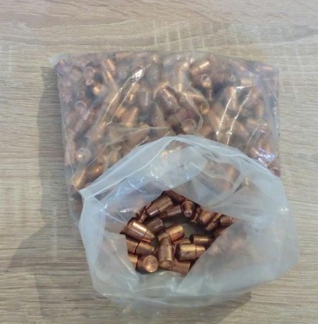 Buenas, vendo todos los accesorios que tengo de recarga. Hay maquina, dies y puntas. Estan tal y como 30