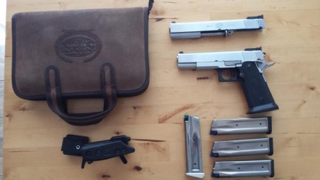 Vendo pistola SPS con cañones de 5’ y 6’, ambos del calibre 9 mm., con 4 cargadores, 3 con capacidad para 02