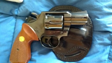 tal, vendo revólver colt lawman 357-38 está nuevo , muy poco uso.regalo dos juegos de cachas y funda Vega 11